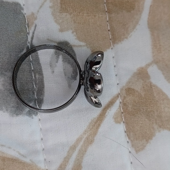 Flower stacking ring in grey silvertone size 7.5 - Picture 2 of 3
